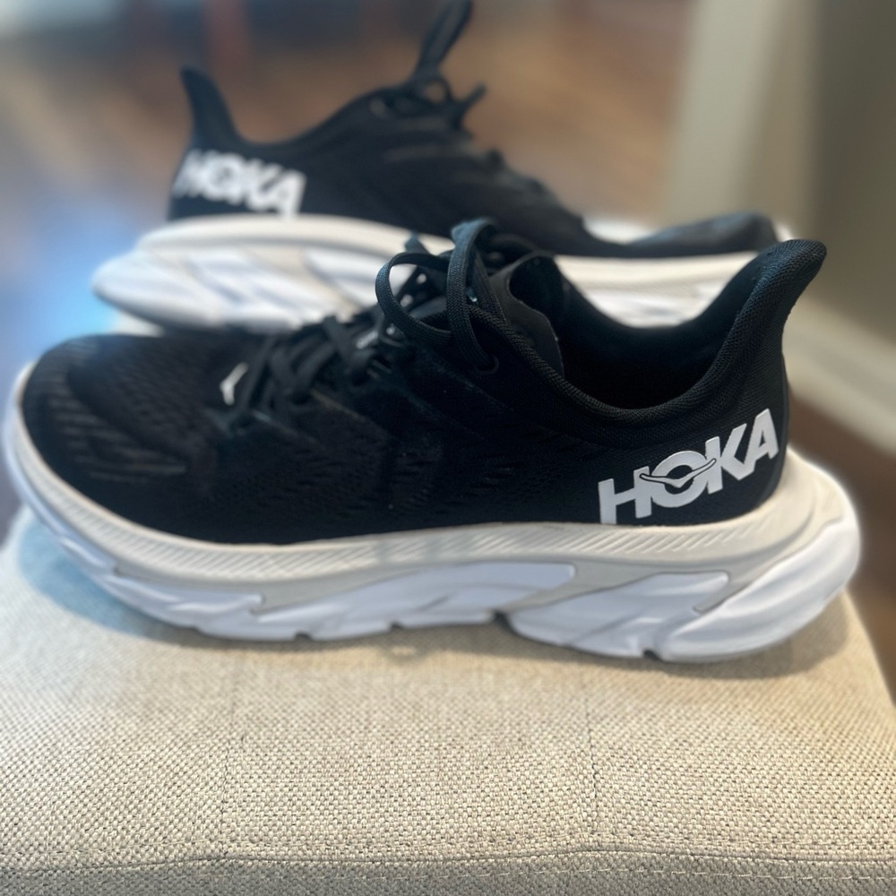 Men’s Hoka Clifton Edge One One size 9. EUC